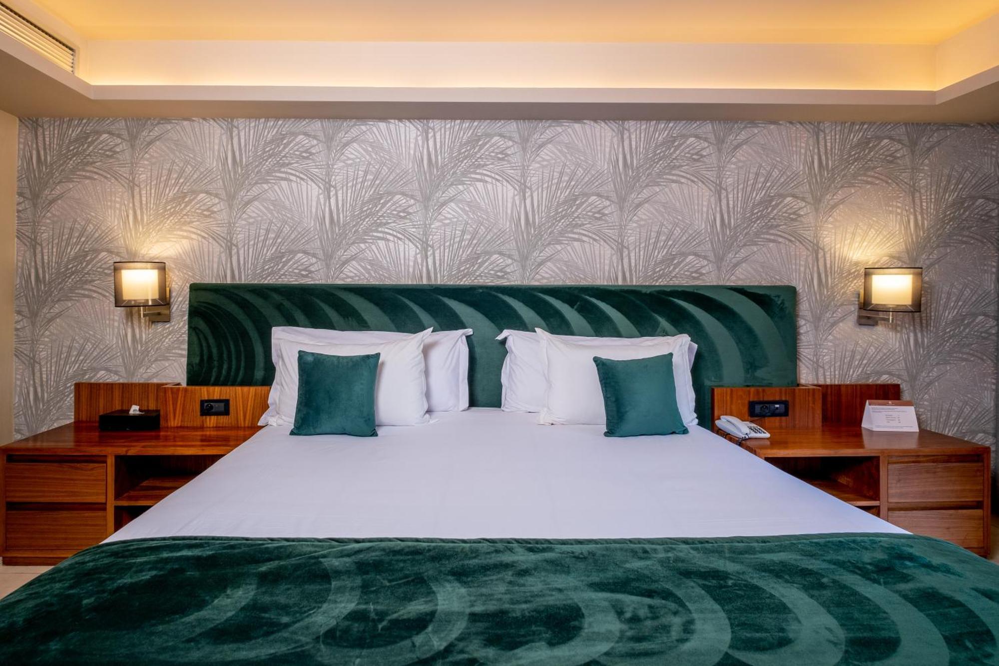 Deluxe Room, Double Bed, Garden View,1756728883:JPEG